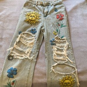 Super cute decal jeans by Romwe